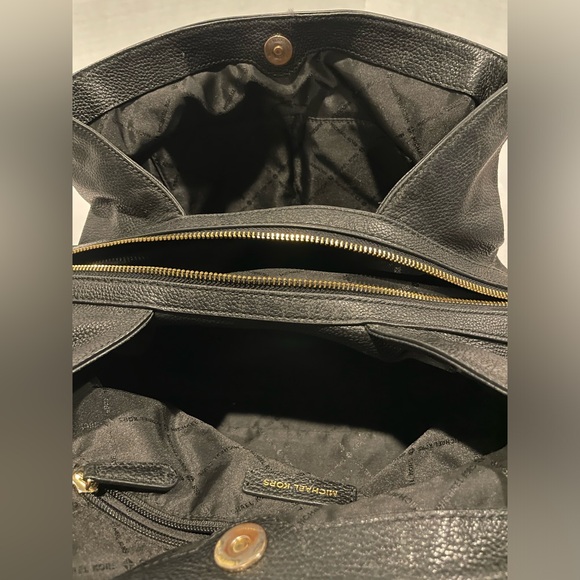 MICHAEL KORS Raven Black Pebbled Leather Gold Chain Link Large Shoulder Tote - Picture 6 of 6